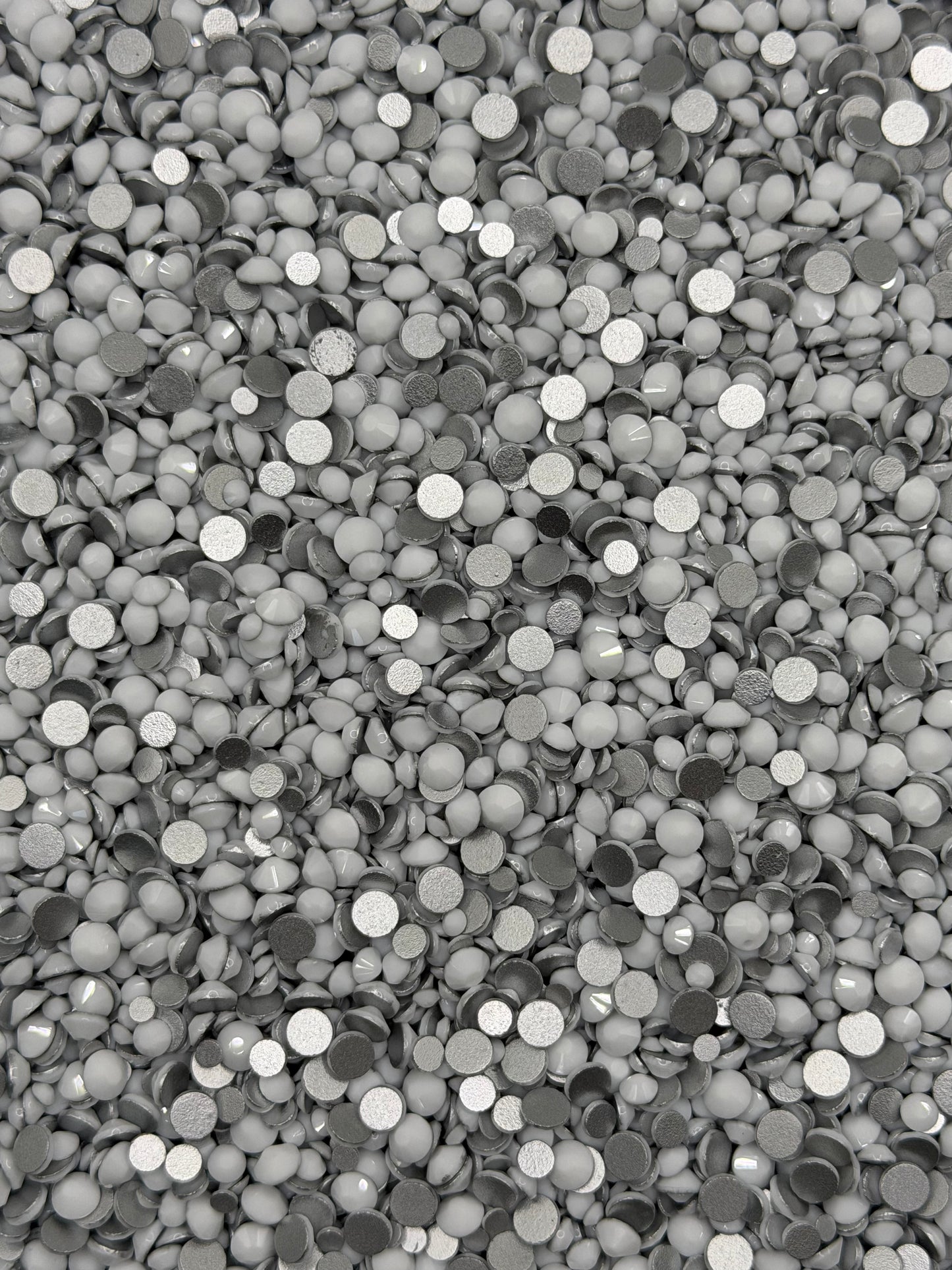 Oslo White — Glass Rhinestones