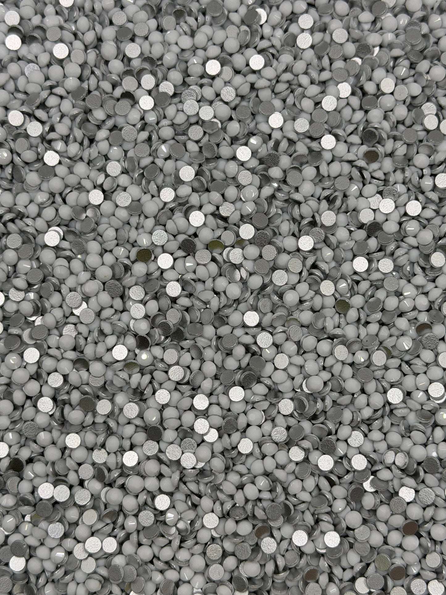 Oslo White — Glass Rhinestones